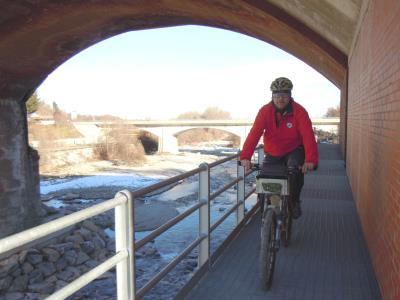 passerella sotto il ponte ferroviario a Cuneo