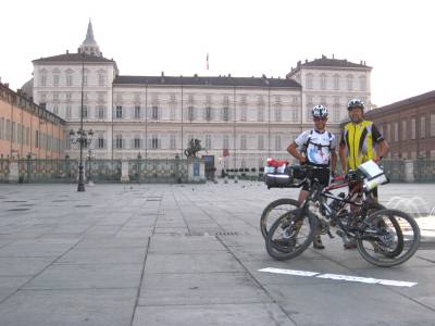 Palazzo Reale visto da piazza Castello (Torino - foto di Ivan  & Ariano)